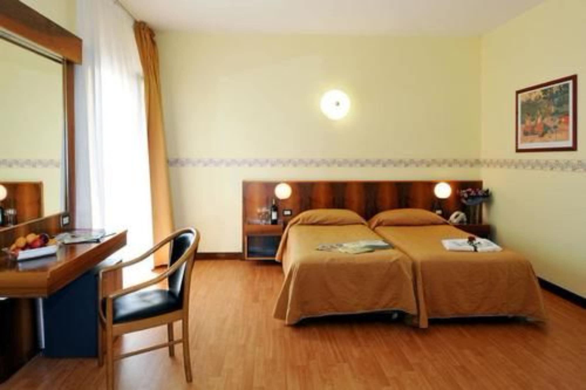 Park Hotel Jolanda San Zeno di Montagna Luaran gambar