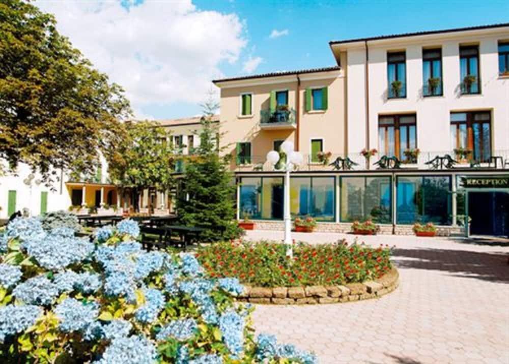 Park Hotel Jolanda San Zeno di Montagna Luaran gambar