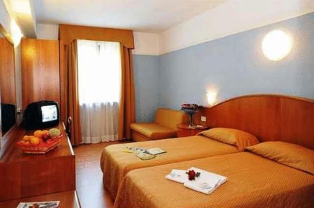 Park Hotel Jolanda San Zeno di Montagna Luaran gambar