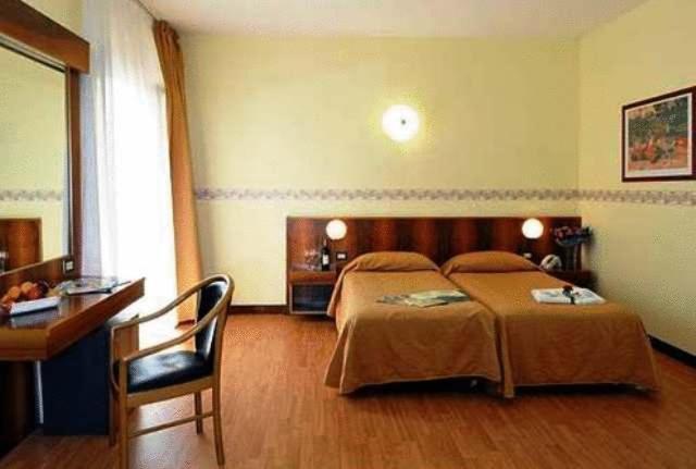 Park Hotel Jolanda San Zeno di Montagna Luaran gambar