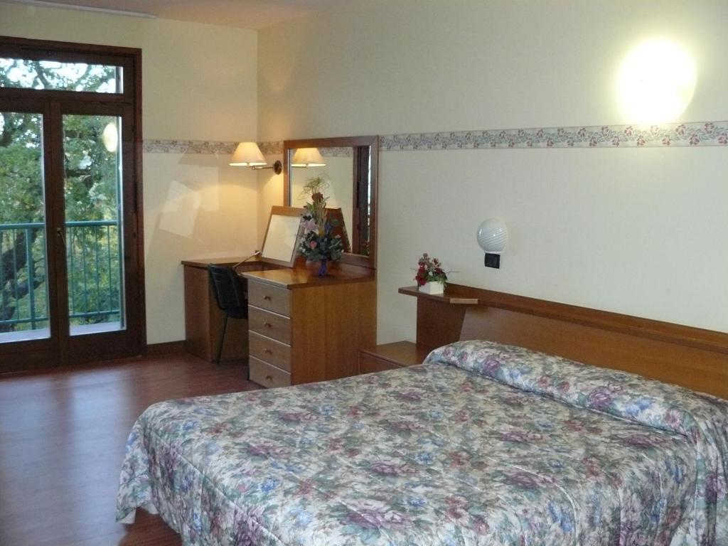 Park Hotel Jolanda San Zeno di Montagna Luaran gambar